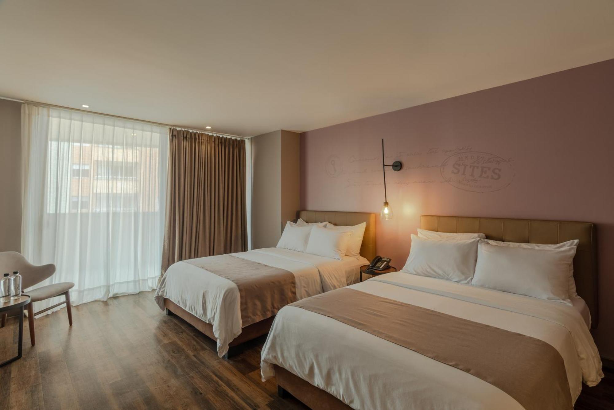Sites Hotel Медельин Экстерьер фото A room at the hotel