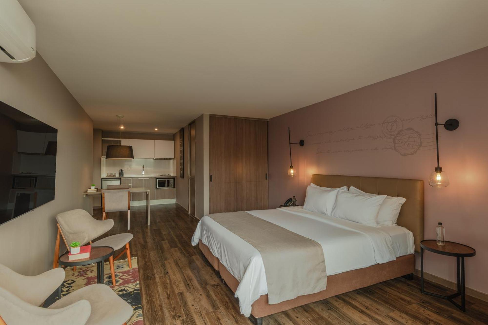Sites Hotel Медельин Экстерьер фото A room at the hotel