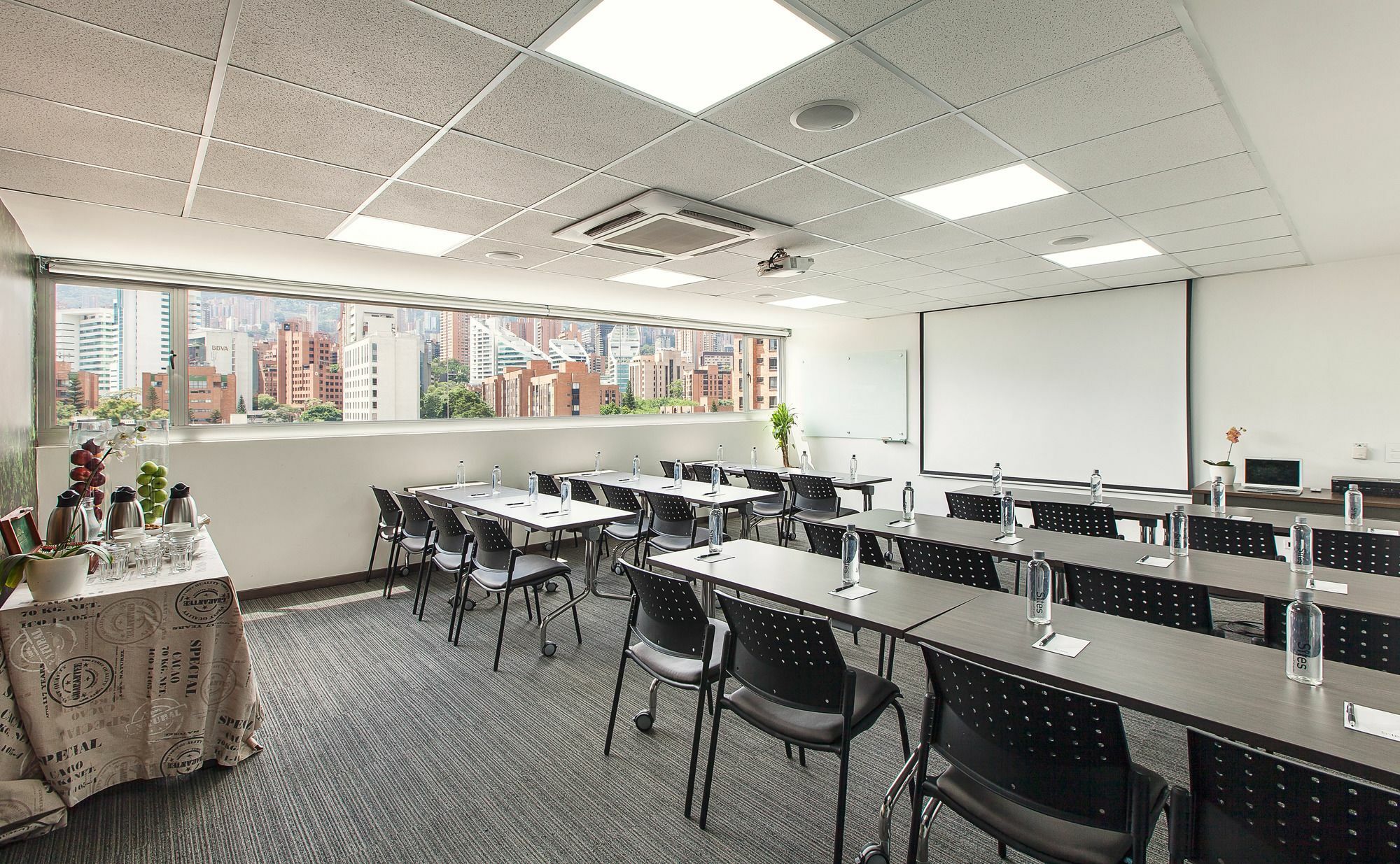 Sites Hotel Медельин Экстерьер фото Meeting room at the hotel